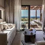 Ξενοδοχείο με διαμερίσματα Ela Tinos 4*